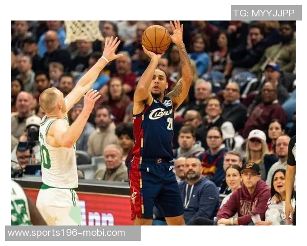 马克西表现平平14投仅5中贡献12分3篮板4助攻4抢断1盖帽状态回暖需加把劲 马克西表现平平14投仅5中贡献12分3篮板4助攻4抢断1盖帽状态回暖需加把劲